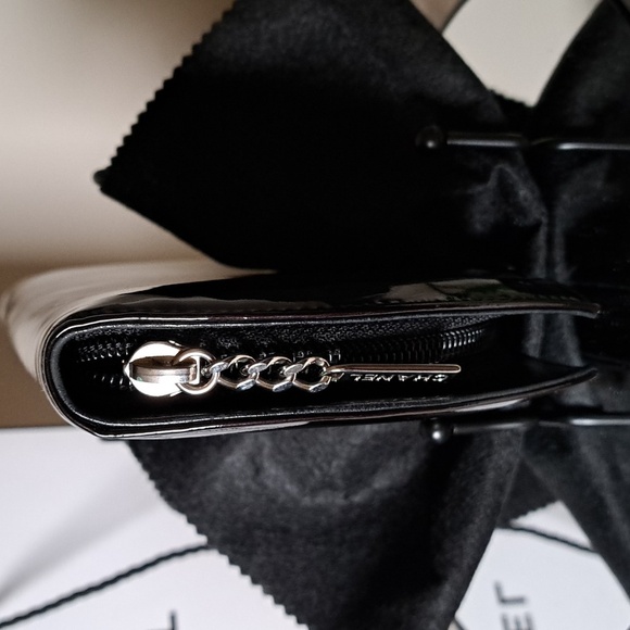 CHANEL Patent Trousse Maquil Clutch Wallet Black Like New - Picture 10 of 17